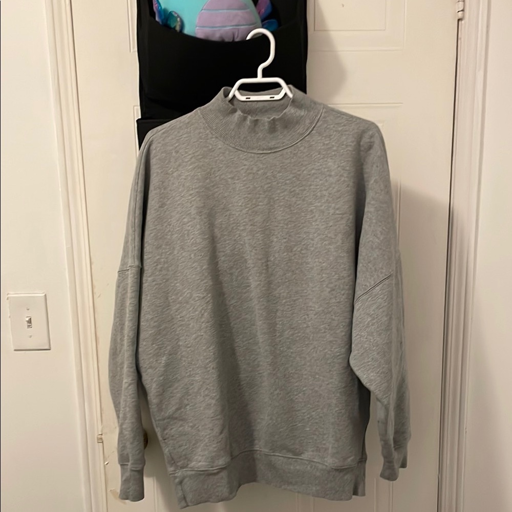 TNA  Crewneck Sweater in Light Gray